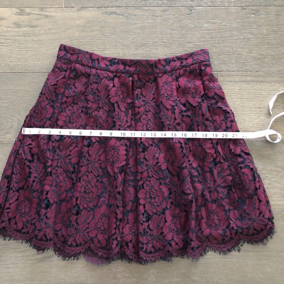 Maroon Banana Republic Lace boxed Pleated Skrt 10 - Picture 9 of 11
